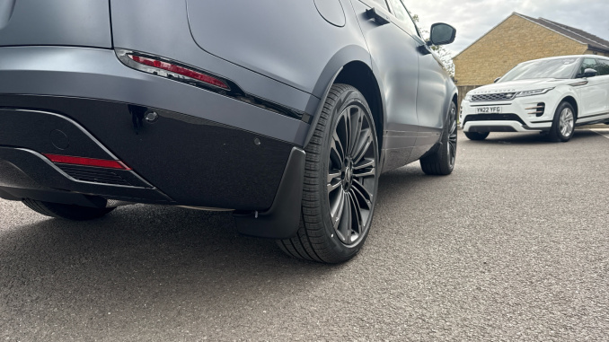 Land Rover Range Rover Velar 3.0 D300 MHEV Belgravia Edition 5dr Auto Diesel Estate - Image 42